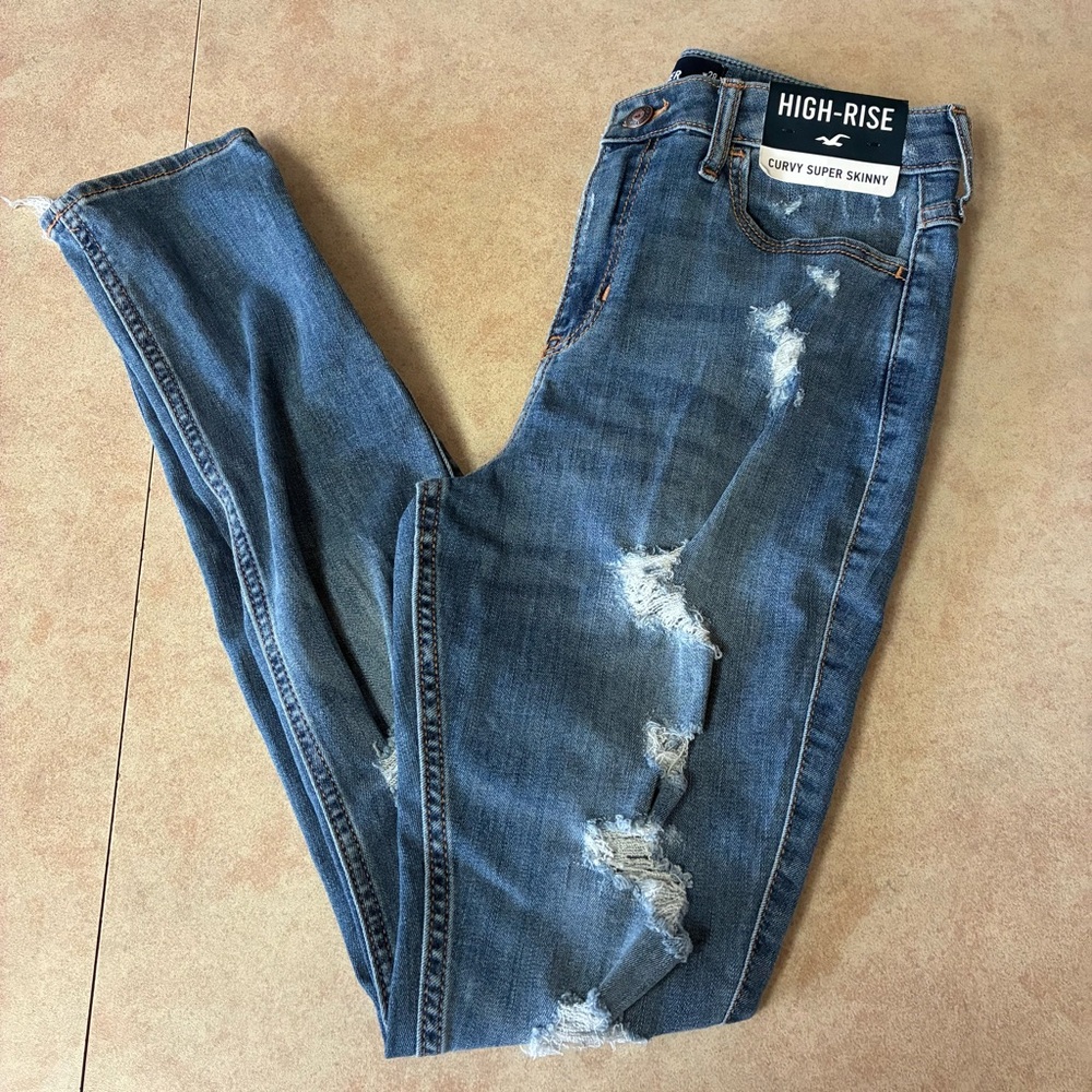 NWT Hollister High Rise Curvy Super Skinny Distressed Denim Jeans